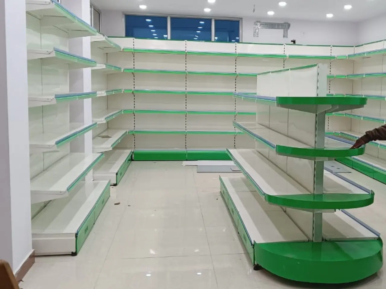 299664975_round-display-rack-Ranchi.webp
