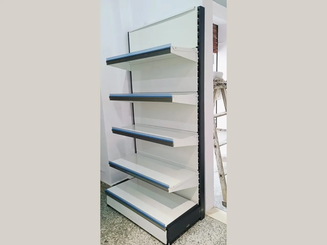 372999983_best-display-rack-Delhi.webp