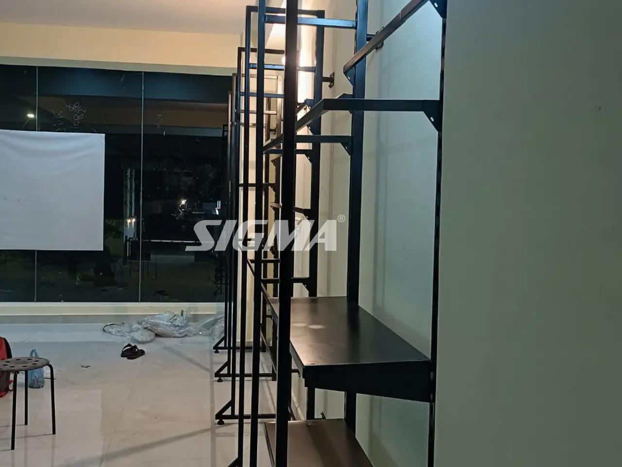 386645002_garment-display-Racks-Bangalore3.webp