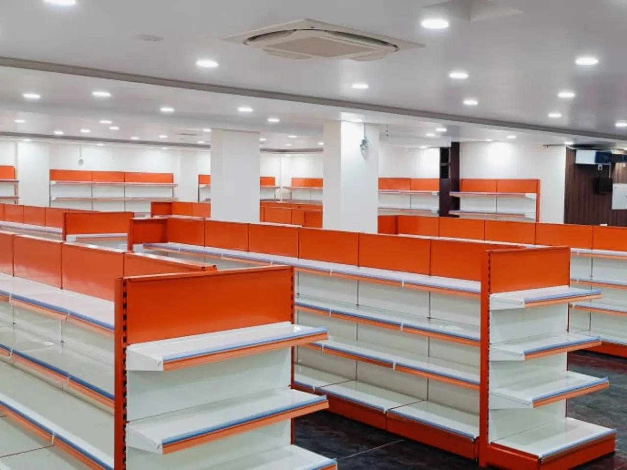 488260272_center-racks-Installation-Rishikesh.webp