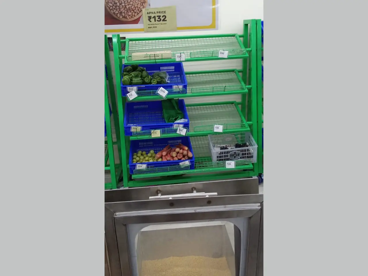560368537_Vegetable-display-racks-Installation1.webp