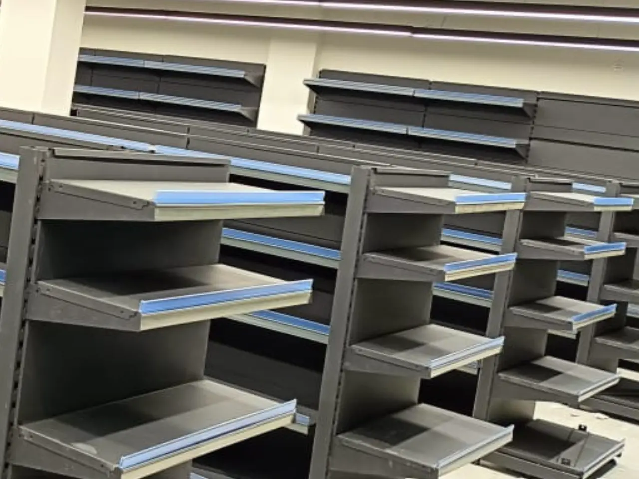 579221351_end-display-rack-Bangalore.webp