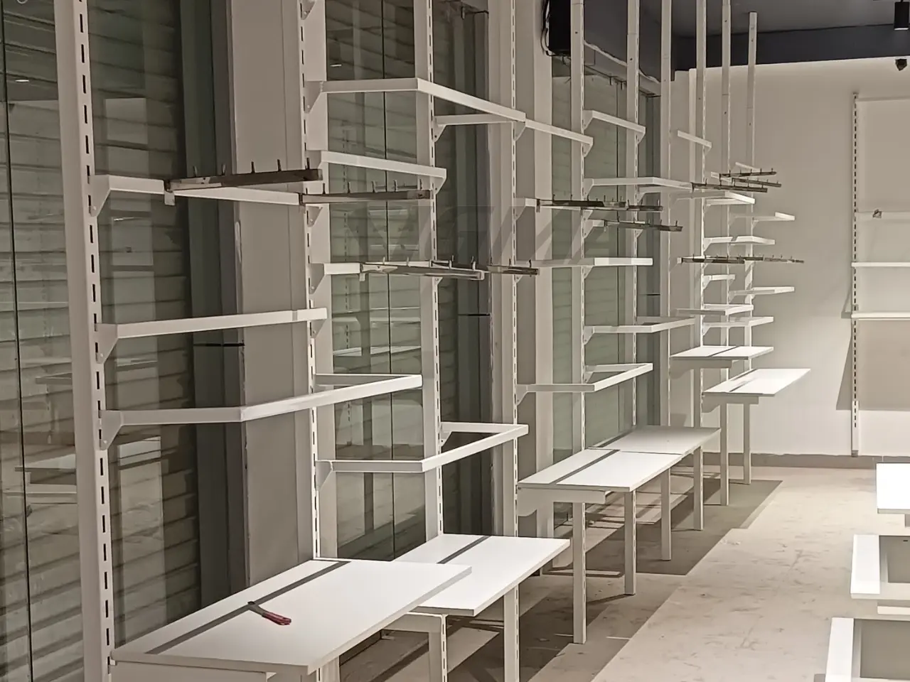 591927139_garment-display-rack-Jaunpur.webp