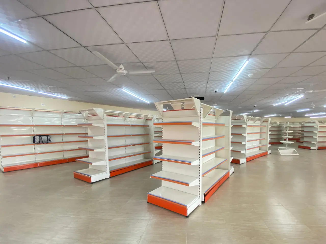 678376244_best-center-display-rack-Jaipur.webp
